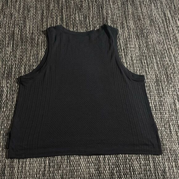 Lululemon cropped tank - Picture 2 of 6